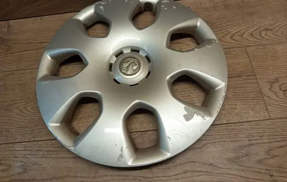 Opel Astra J R17 wheel hub/cap/trim 13267802 13267803