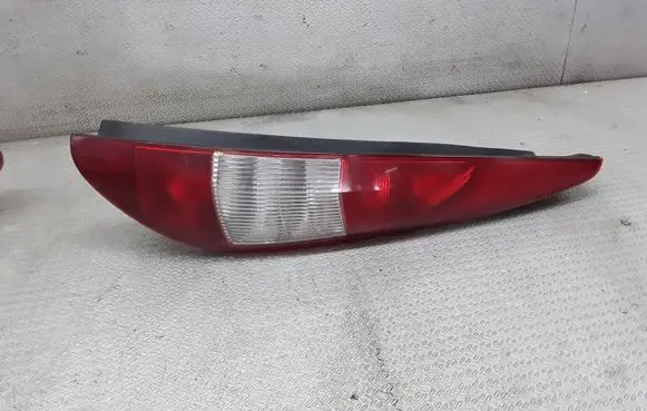 Ford Mondeo Mk III Rear/tail lights 1S7113404C