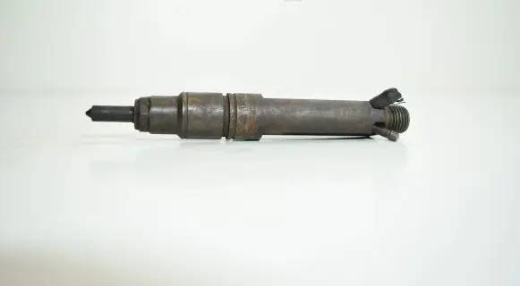 Audi A6 S6 C4 4A Fuel injector 046130201B