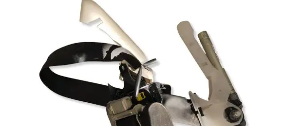 Nissan Juke I F15 Front seatbelt 630777100A 8271132