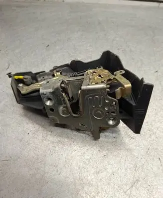 Mercedes-Benz E W210 Rear door lock 2027300635