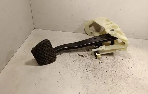 BMW 4 F32 F33 Brake pedal 6860648