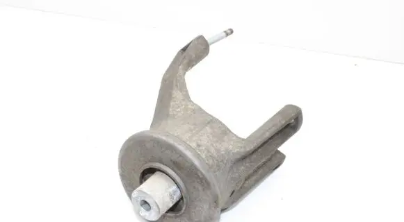 Volkswagen Transporter - Caravelle T6 Engine mount bracket 7E0199849