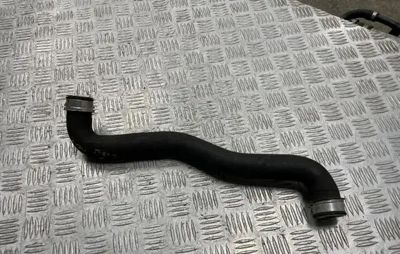 Mercedes-Benz C W204 Engine coolant pipe/hose A2045010182