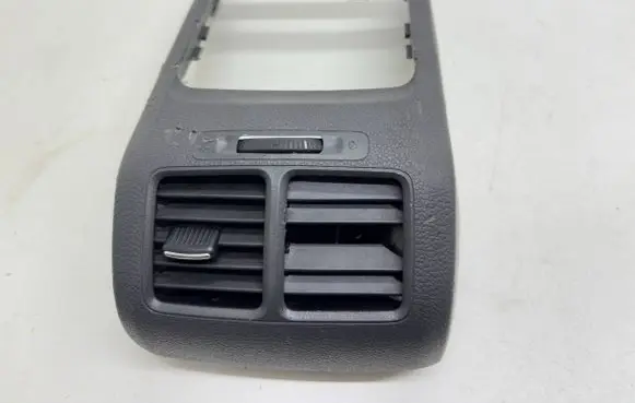 Volkswagen Jetta V Rear air vent grill 1K5863289A