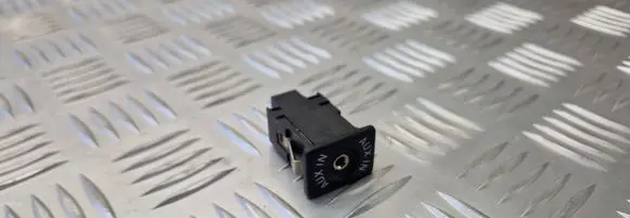 Volkswagen Golf VI AUX in-socket connector 5M0035724 VW1943
