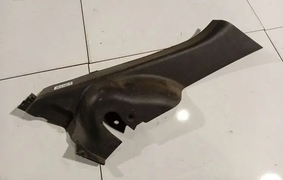 Hyundai i30 (D) pillar trim (bottom)