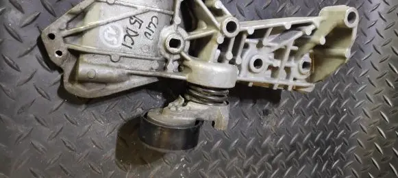 Renault Clio IV Generator/alternator bracket 8200669494