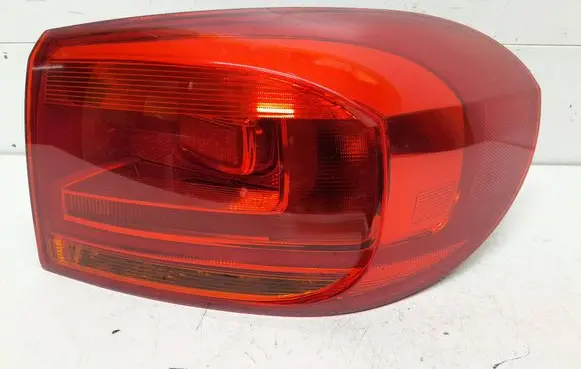 Volkswagen Tiguan Rear/tail lights 5N0945096Q 2SD010738