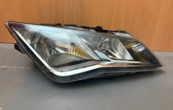 Seat Leon (5F) Headlight/headlamp 90010799 5F1941006A A046439