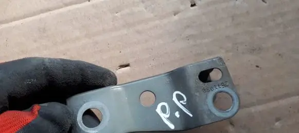 Audi A7 S7 4G Fender mounting bracket 4G8809322