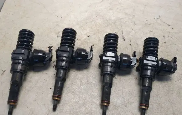 Volkswagen Golf V Fuel injectors set 0414720224