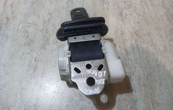 Toyota Aygo AB10 Rear seatbelt H073801