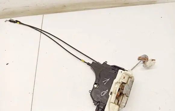 Mitsubishi Outlander Front door lock 