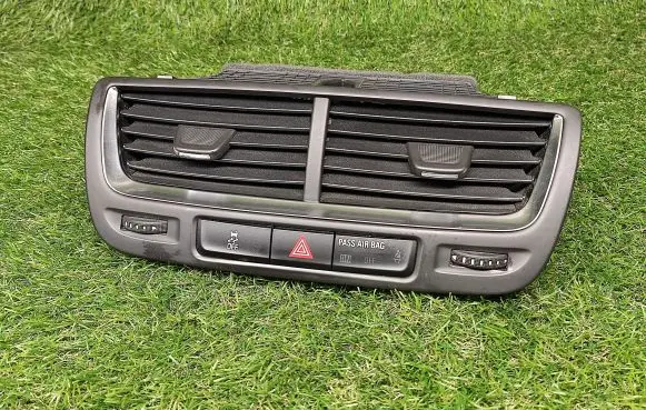 Buick Encore I Dash center air vent grill 95437803 95437804