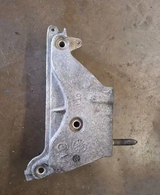 Hyundai Santa Fe Engine mounting bracket