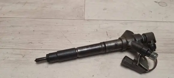 Toyota Corolla Verso AR10 Fuel injector 236700R040 05H06753