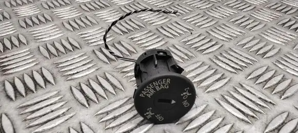 Passenger airbag on/off switch