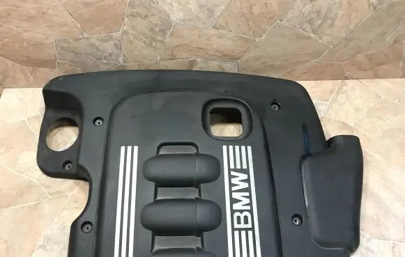 BMW 5 E60 E61 Engine cover (trim) 7789000