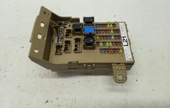 Subaru Outback (BS) Fuse module 82201AL21A X1T270