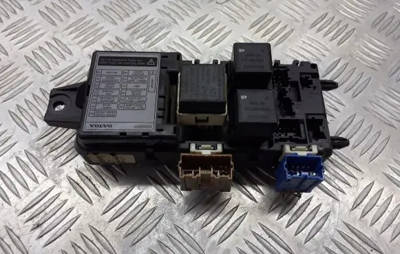 Volvo S40 Fuse box cover 30889989