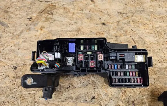Toyota Aygo AB40 Fuse box set 82111-0HT30B