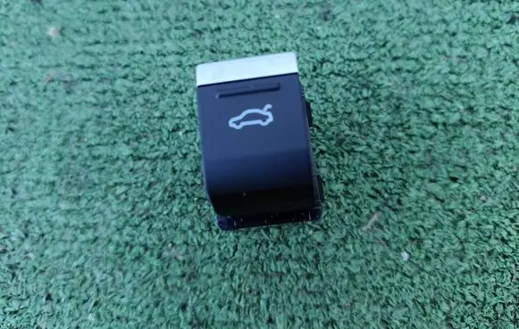 Audi e-tron Tailgate opening switch 4K0959831