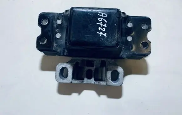 Volkswagen Golf V Engine mount bracket 1k0199555