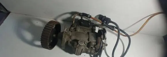 Volkswagen PASSAT B5 Fuel injection high pressure pump 0460404985