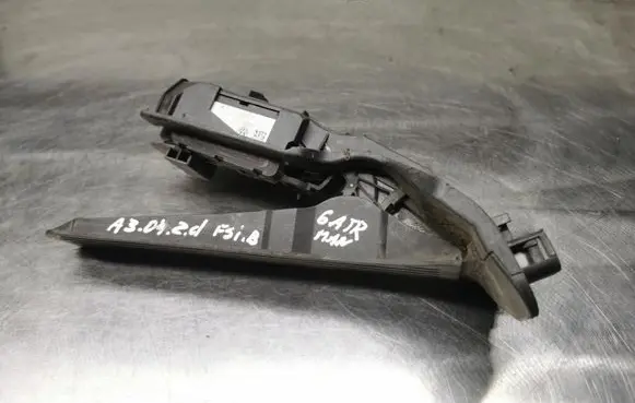 Audi A3 S3 8P Accelerator throttle pedal 1K2721503E