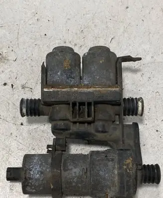 BMW 5 E39 Coolant heater control valve 8374994