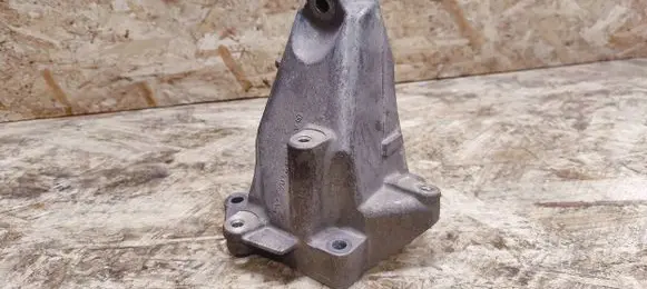 Mercedes-Benz SLK R172 Engine mounting bracket A2712232404