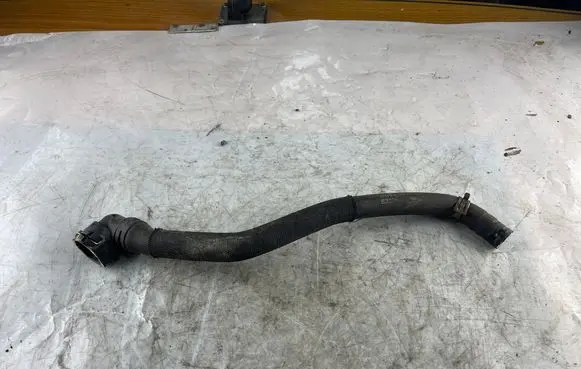 Jaguar XJ X351 Engine coolant pipe/hose AW937752BA