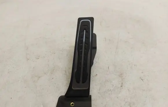 BMW 4 G22 G23 G24 G26 Accelerator throttle pedal 6889824