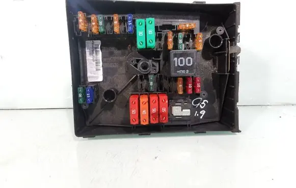 Volkswagen Golf V Fuse module 1K0937125A