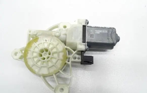 Mercedes-Benz C W205 Front door window regulator motor A0009065806