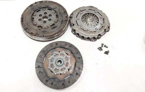 Peugeot 208 Clutch set kit C1051043 9812748780 C1043874