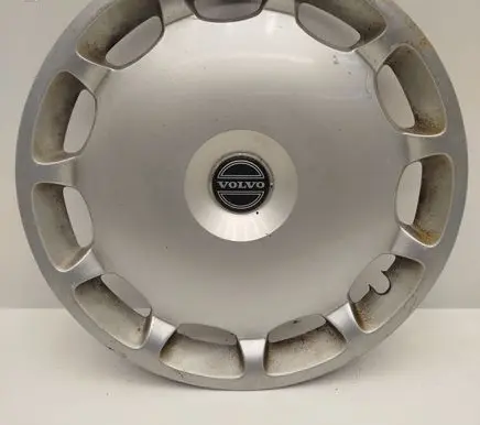 Volvo V70 R16 wheel hub/cap/trim 8666832