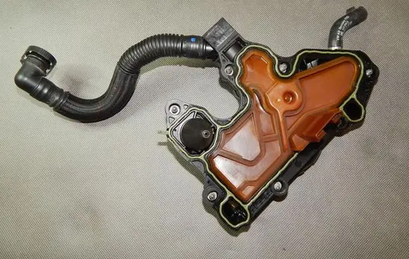 Volkswagen Golf VII Breather valve 06K103495P