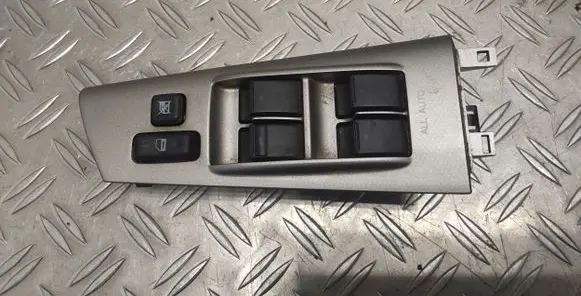 Toyota Corolla E120 E130 Electric window control switch 8480202251 848200F030