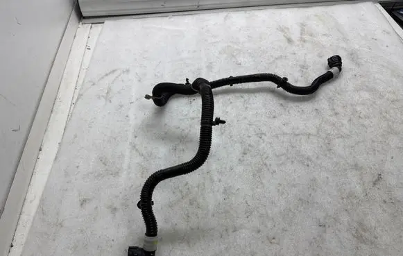 Tesla Model Y Electric car engine cooling hoses/pipes 107759500E