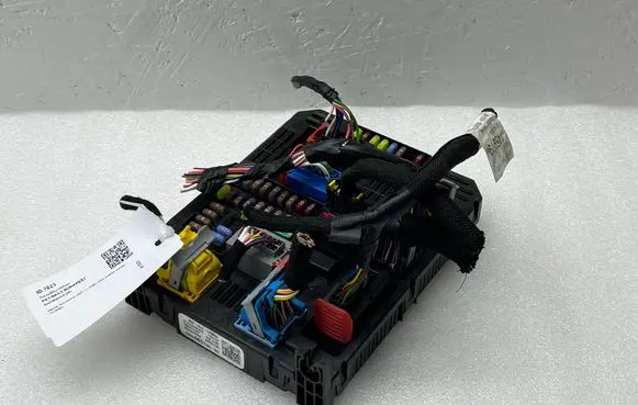 Opel Mokka B Fuse module 9855665180