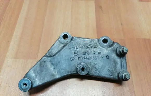 Mercedes-Benz C W204 Engine mounting bracket A6510940039