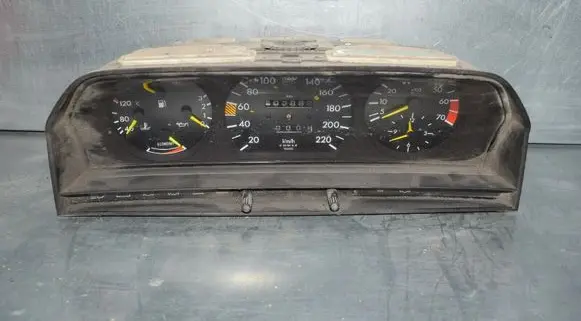 Mercedes-Benz 190 W201 Speedometer (instrument cluster) 2015421116