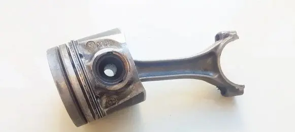 Audi A6 S6 C4 4A Piston uysed