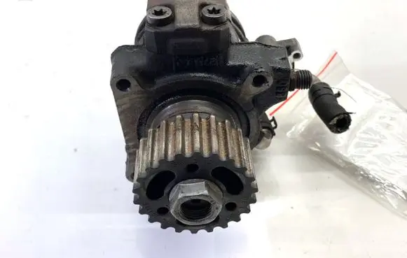 Volkswagen Golf VI Fuel injection high pressure pump 03L130755E