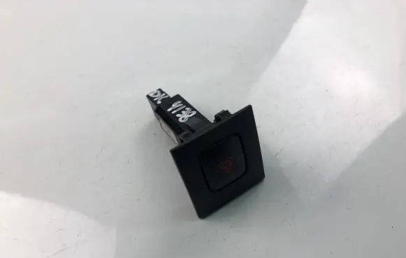 Volvo V70 Hazard light switch 9123685