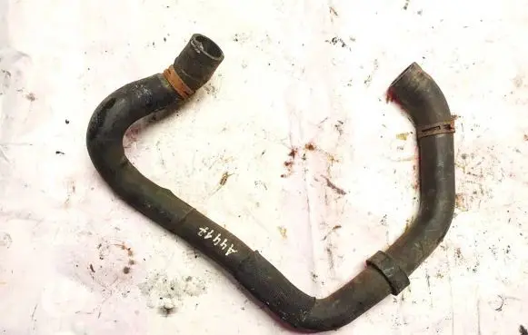 Volkswagen Touran I Engine coolant pipe/hose