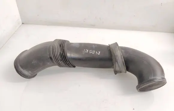 Audi Q7 4L Air intake duct part 7L6128752A 7L6128609