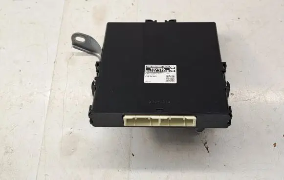 Toyota Avensis T270 Power management control unit MB1028500011 8969005030